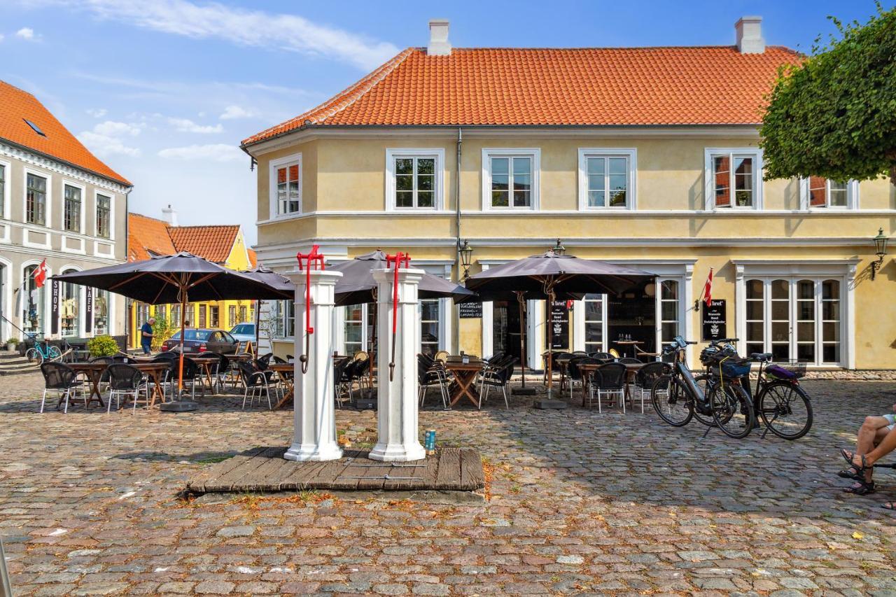 Hotel Pa Torvet Ærøskøbing 外观 照片